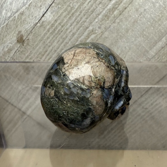 Que Sera Skull Crystal Stone Carving Figurine Statue - Picture 4 of 6